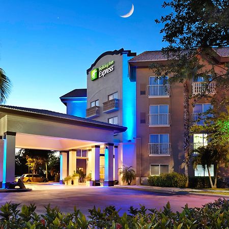 Holiday Inn Express & Suites Naples Downtown - 5Th Avenue By Ihg Exteriér fotografie