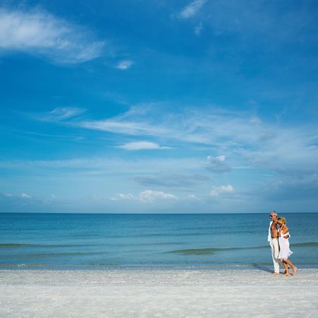Holiday Inn Express & Suites Naples Downtown - 5Th Avenue By Ihg Exteriér fotografie