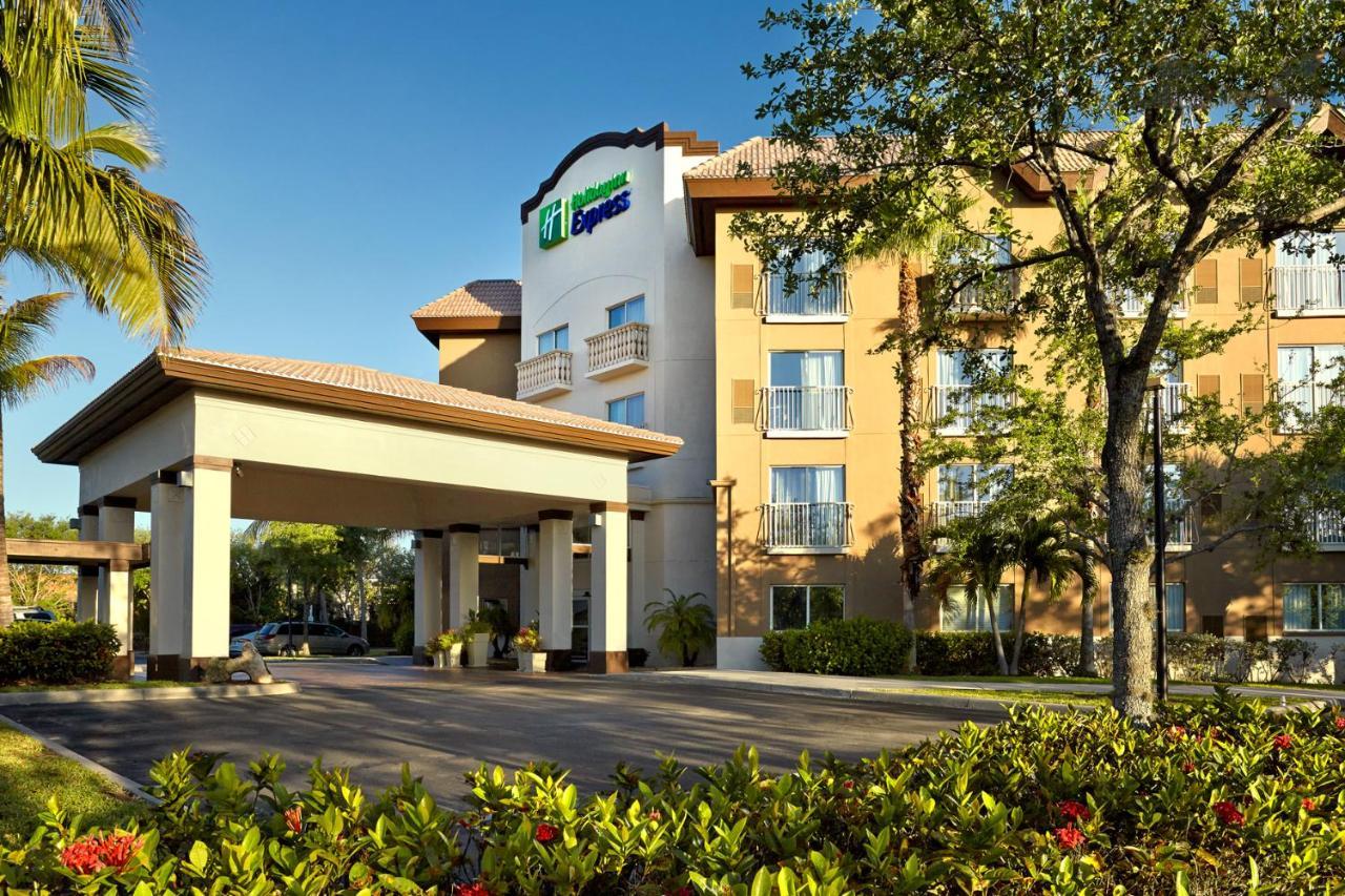 Holiday Inn Express & Suites Naples Downtown - 5Th Avenue By Ihg Exteriér fotografie