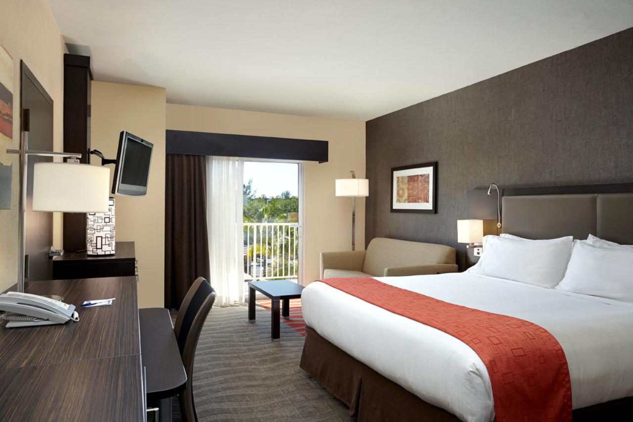 Holiday Inn Express & Suites Naples Downtown - 5Th Avenue By Ihg Exteriér fotografie
