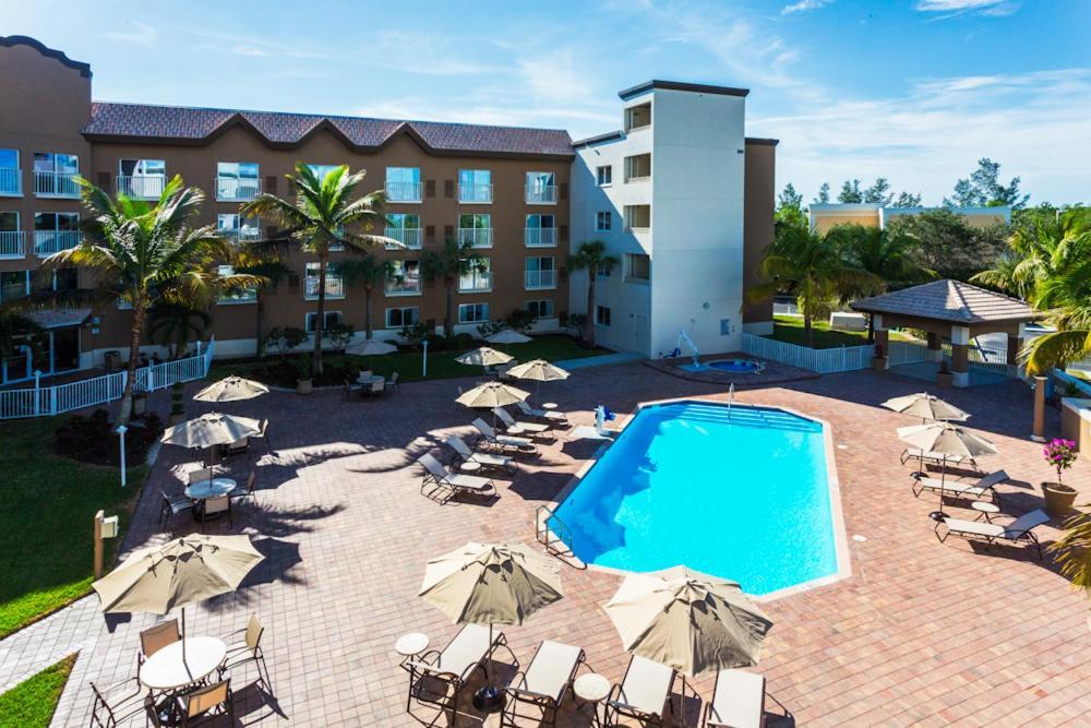 Holiday Inn Express & Suites Naples Downtown - 5Th Avenue By Ihg Exteriér fotografie