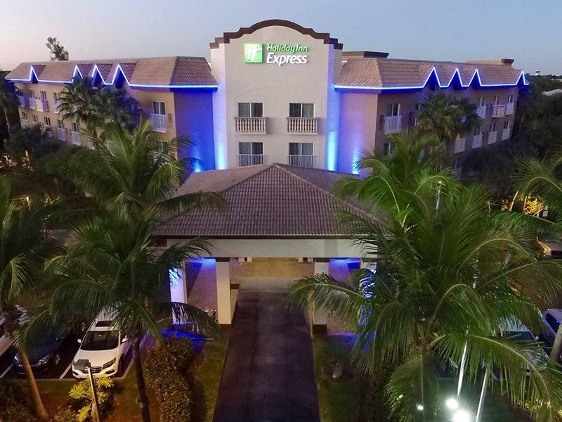 Holiday Inn Express & Suites Naples Downtown - 5Th Avenue By Ihg Exteriér fotografie