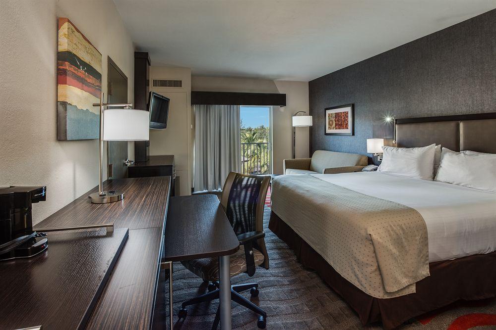 Holiday Inn Express & Suites Naples Downtown - 5Th Avenue By Ihg Exteriér fotografie