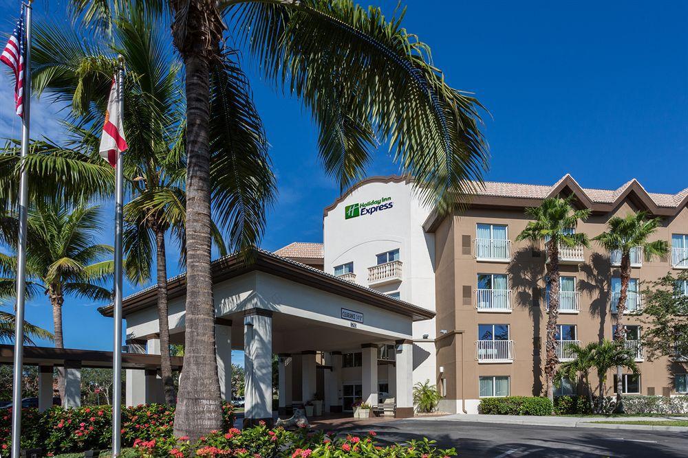 Holiday Inn Express & Suites Naples Downtown - 5Th Avenue By Ihg Exteriér fotografie