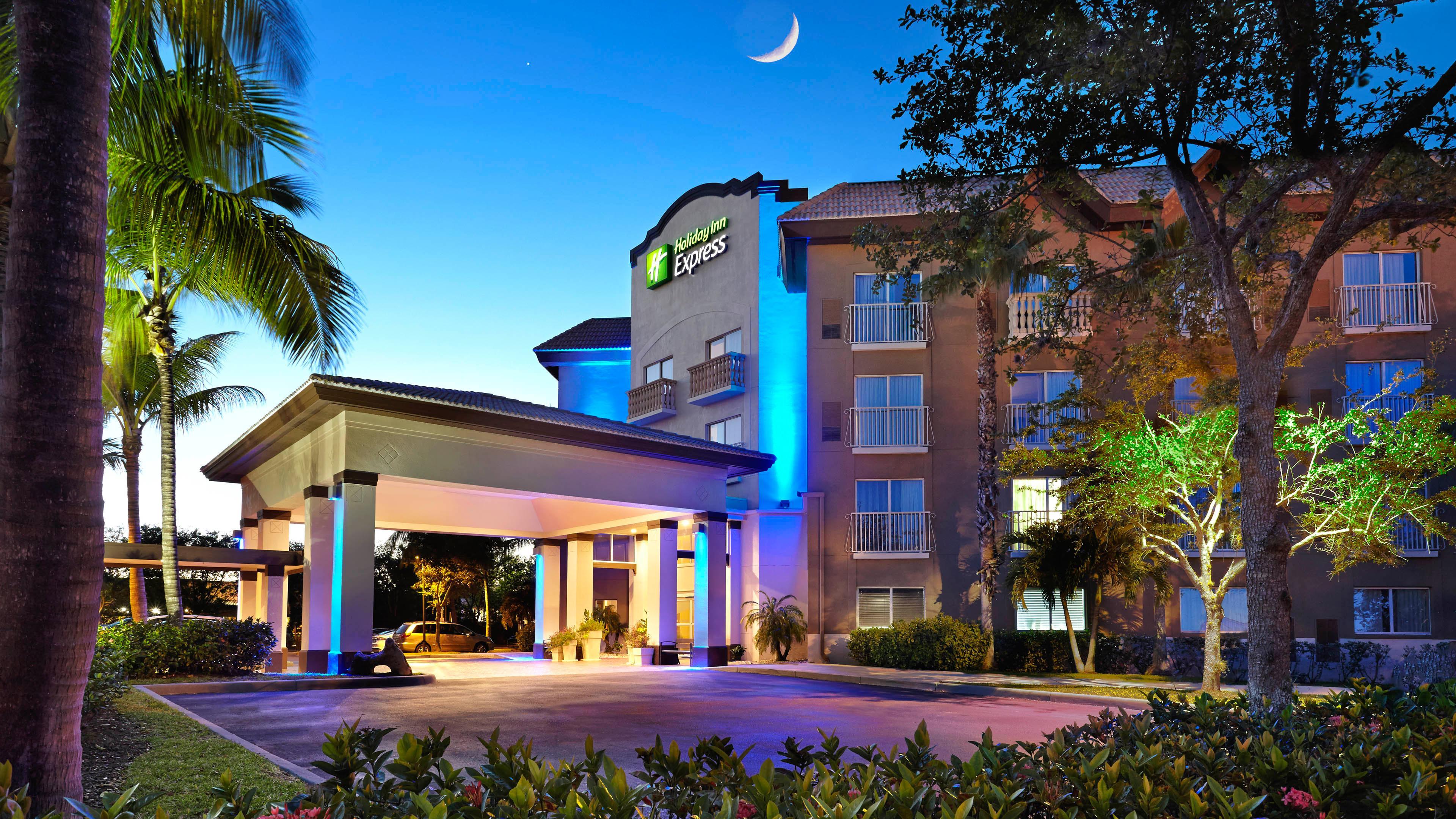 Holiday Inn Express & Suites Naples Downtown - 5Th Avenue By Ihg Exteriér fotografie