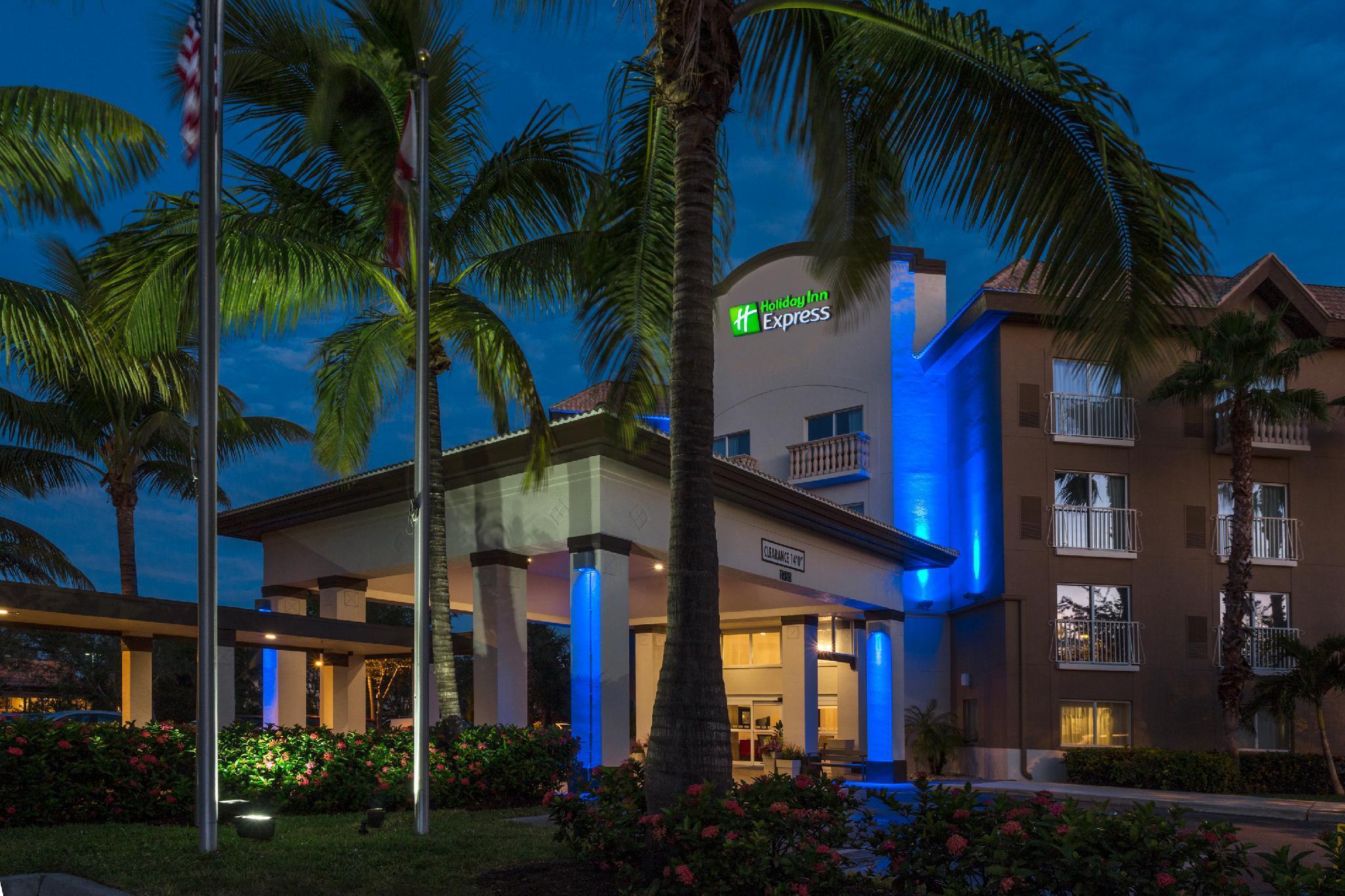 Holiday Inn Express & Suites Naples Downtown - 5Th Avenue By Ihg Exteriér fotografie