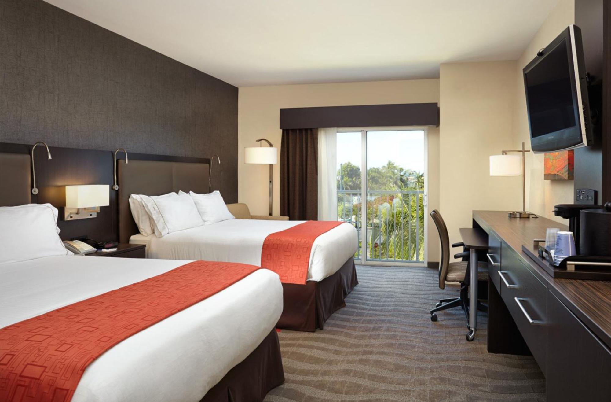 Holiday Inn Express & Suites Naples Downtown - 5Th Avenue By Ihg Exteriér fotografie
