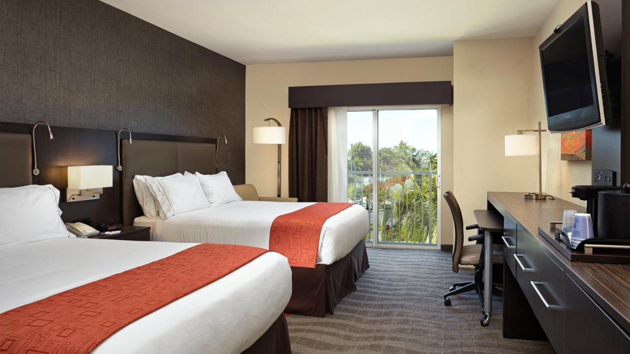 Holiday Inn Express & Suites Naples Downtown - 5Th Avenue By Ihg Exteriér fotografie